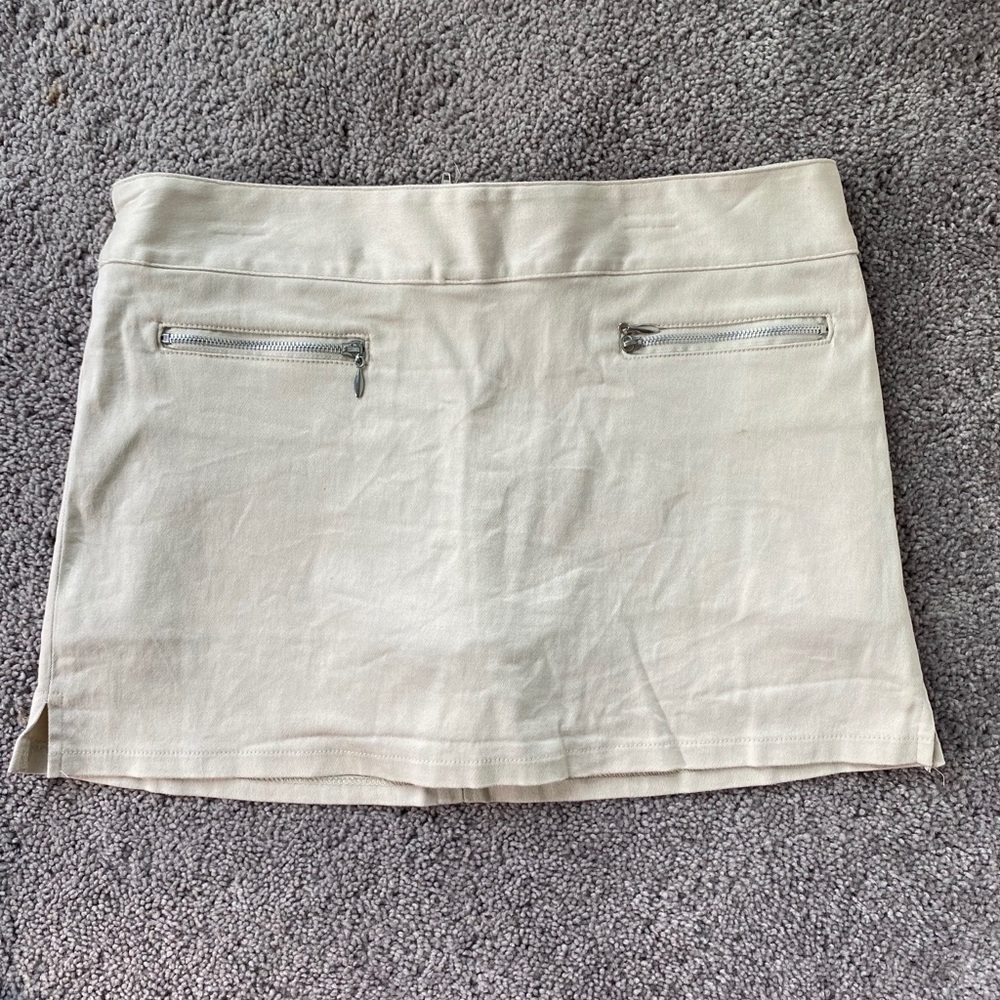 Tan/cream skirt/skort, mini